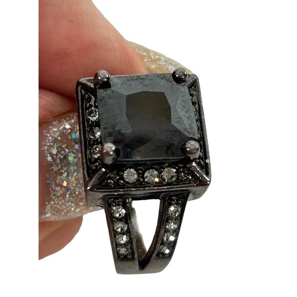Fashion Jewelry Women’s Ring 6 Faux Square Black Princess Cut Faceted Crystals - Picture 4 of 17